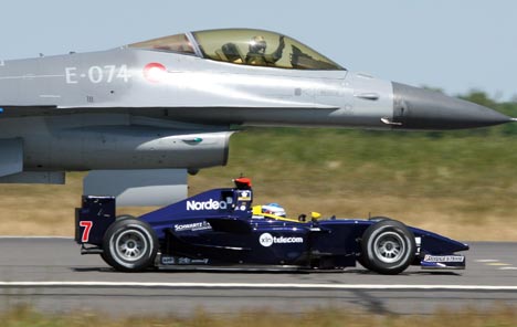 Christian Bakkerud vs F16 Fighter Jet